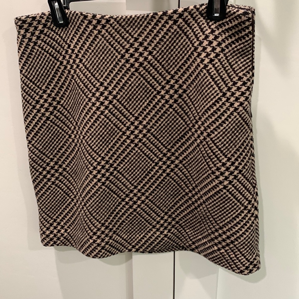 Classic Wool Tweed short skirt.